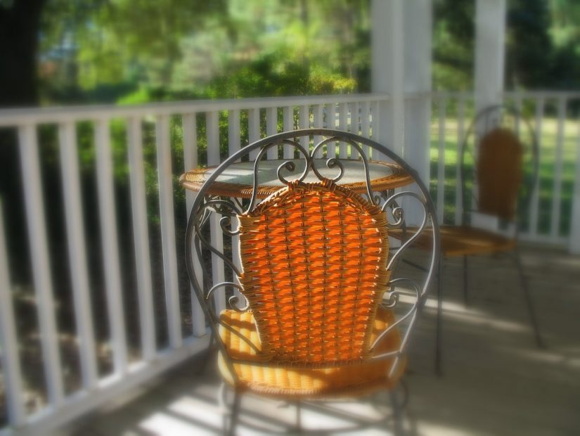 Metalowe krzesła ogrodowe – kiedy będą idealnym rozwiązaniem?